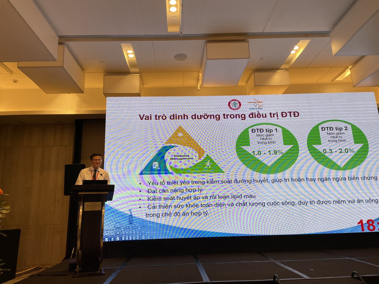 Báo cáo khoa học tại hội nghị